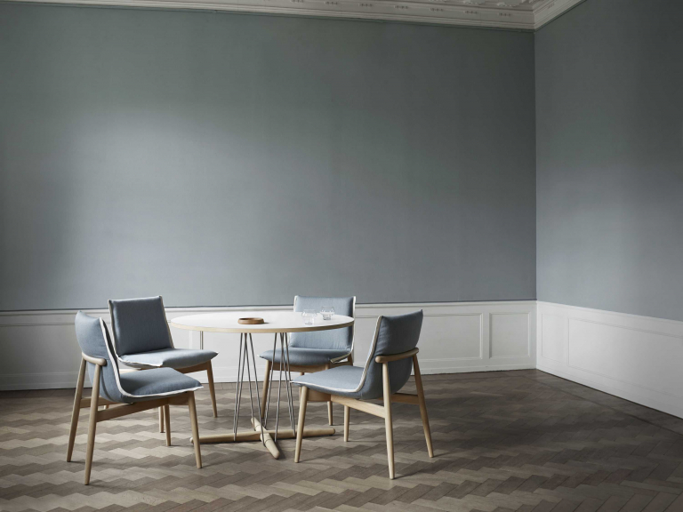 Carl Hansen & Son E020 Embrace tafel 110cm walnoot zwart, geolied onderstel