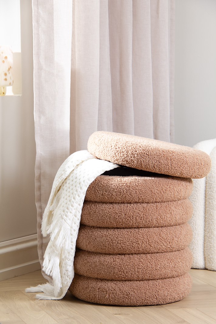 Rille puff Med oppbevaring. H43cm, i teddy tekstil