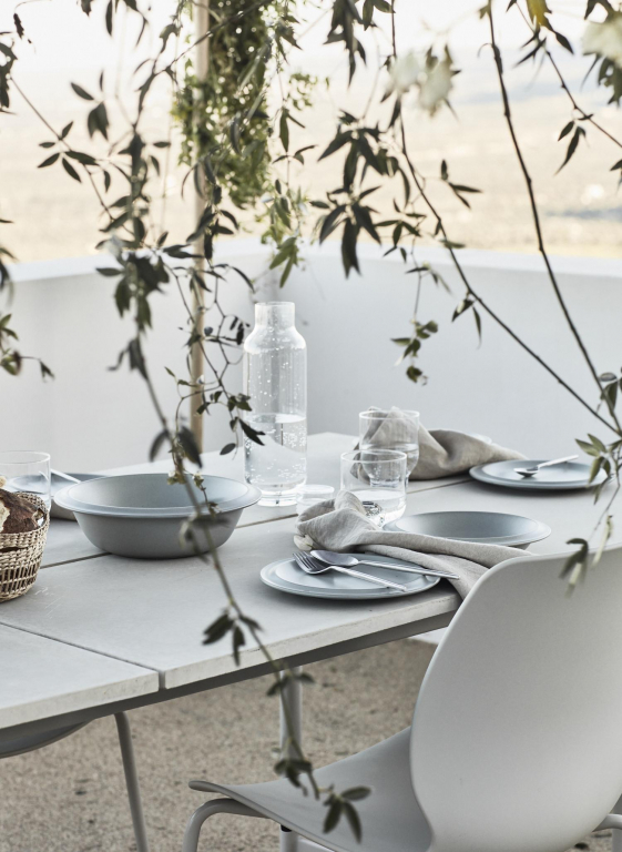 Bolia Track tuintafel 230x90 donkergrijs beton, zwart staal