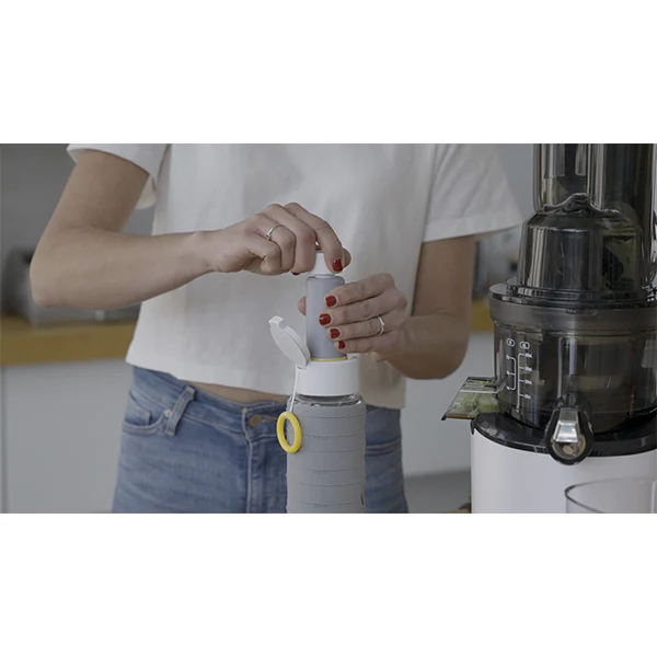 Extracteur de jus blanc B9700 Kuvings et gourde de conservation des ju
