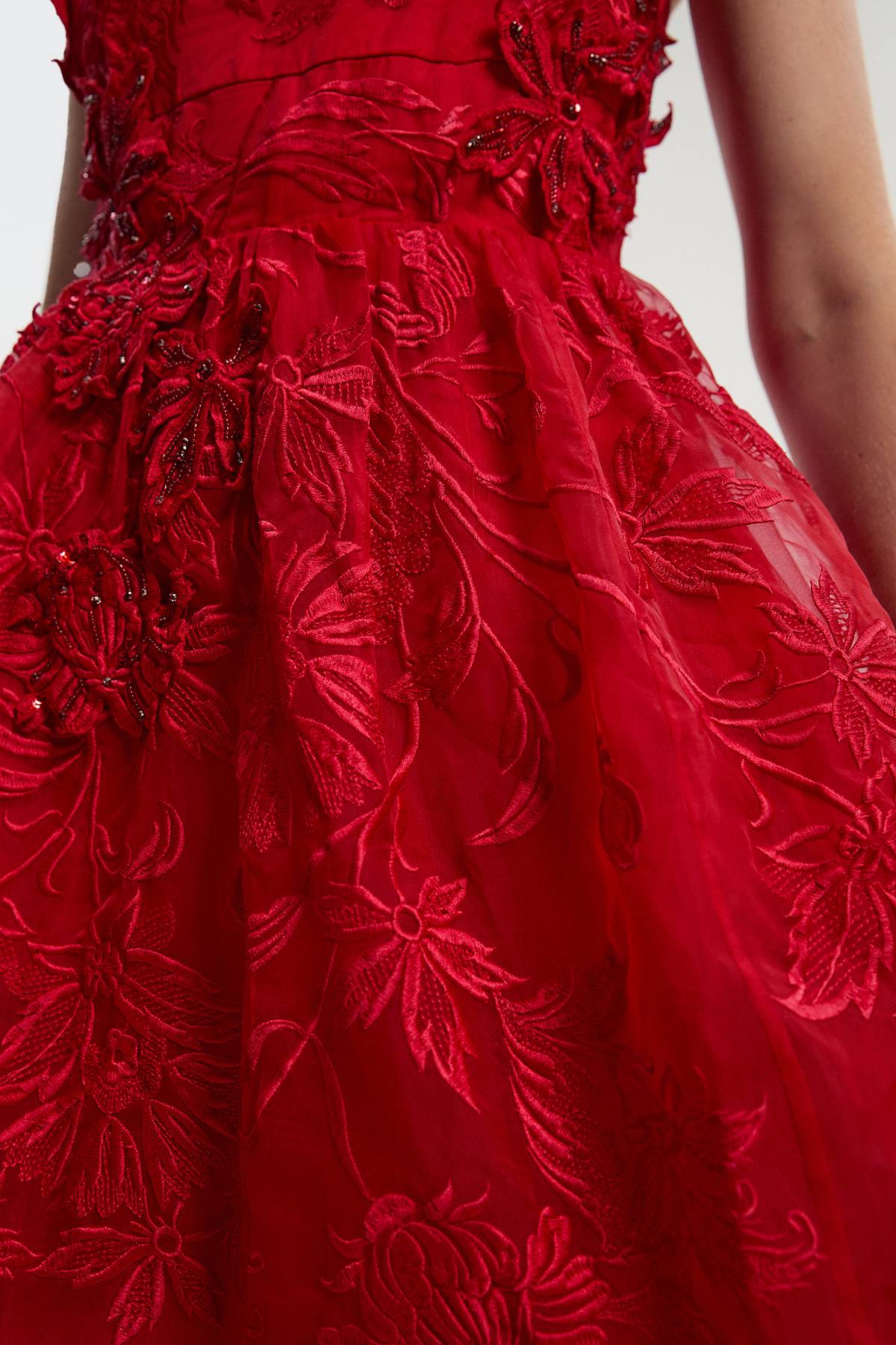 KarenMillen Robe de Bal Longue Archive en Organdi Tissé avec Appliqués Brodés