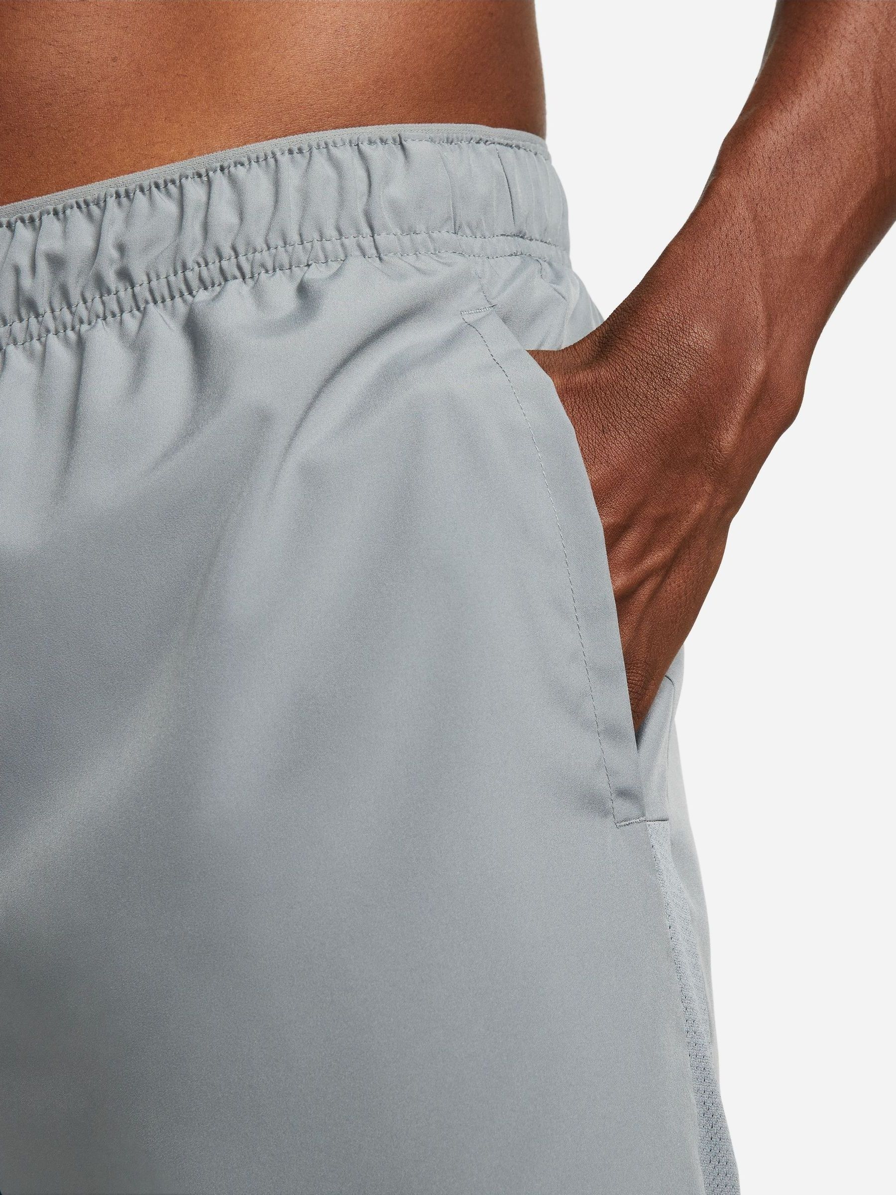 Grijs - Nike Challenger Dri-FIT hardloopshort met slipvoering