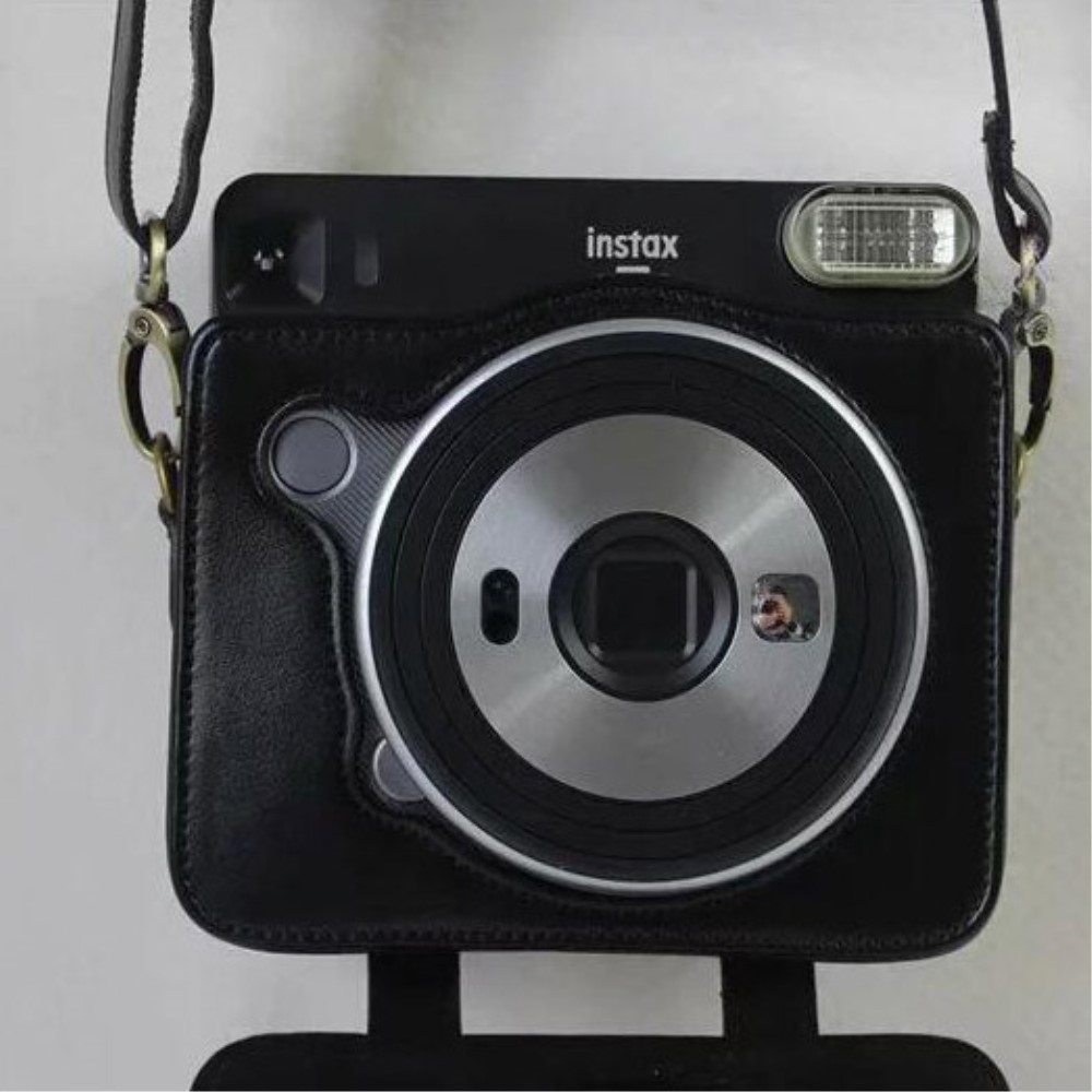 (14x14cm) Foto Kamera Ledertasche Transportbox aus Kunstleder für FUJI Instax Square SQ6 inkl. Schultergurt (108cm) - Schwarz