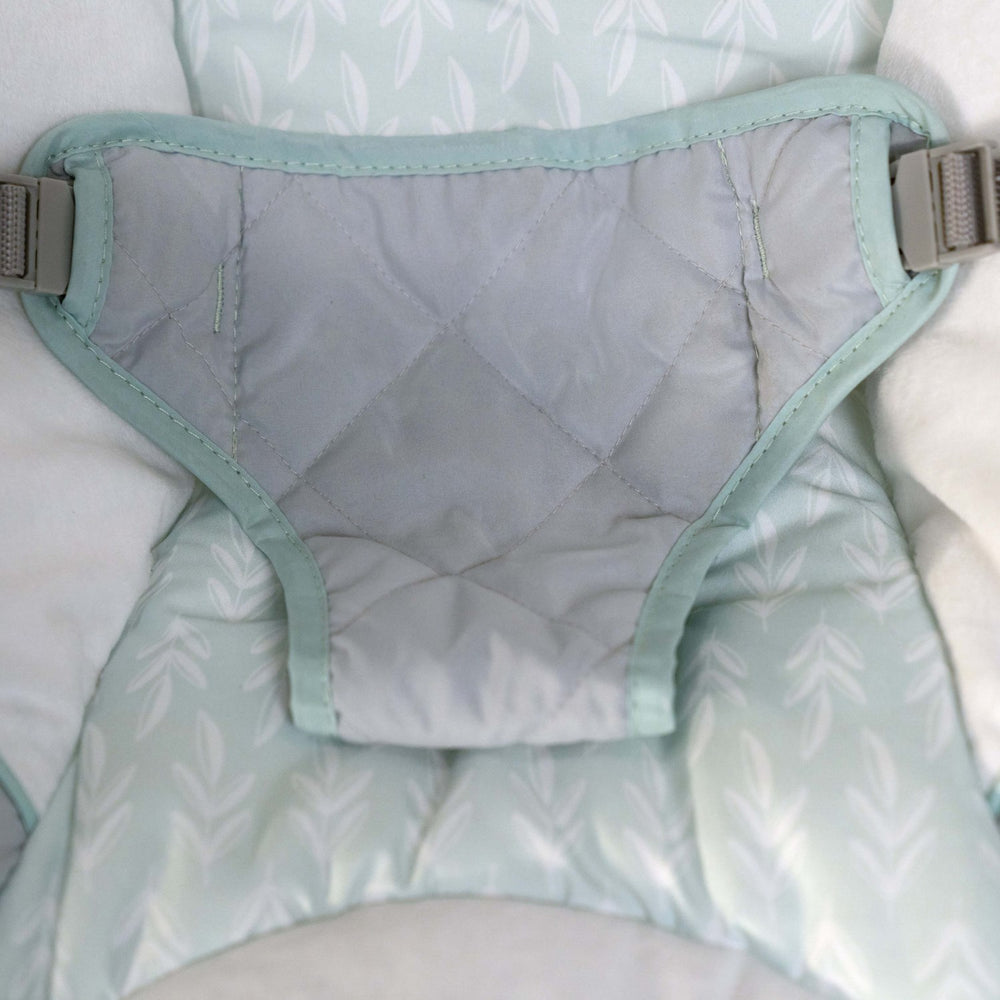 Køb Ingenuity Grey Cosy Spot Skråstol Med Aktivitetsbøjle I Træ