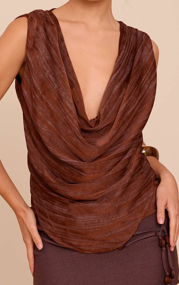 Marron Haut À Col Bénitier En Satin Mat À Rayures