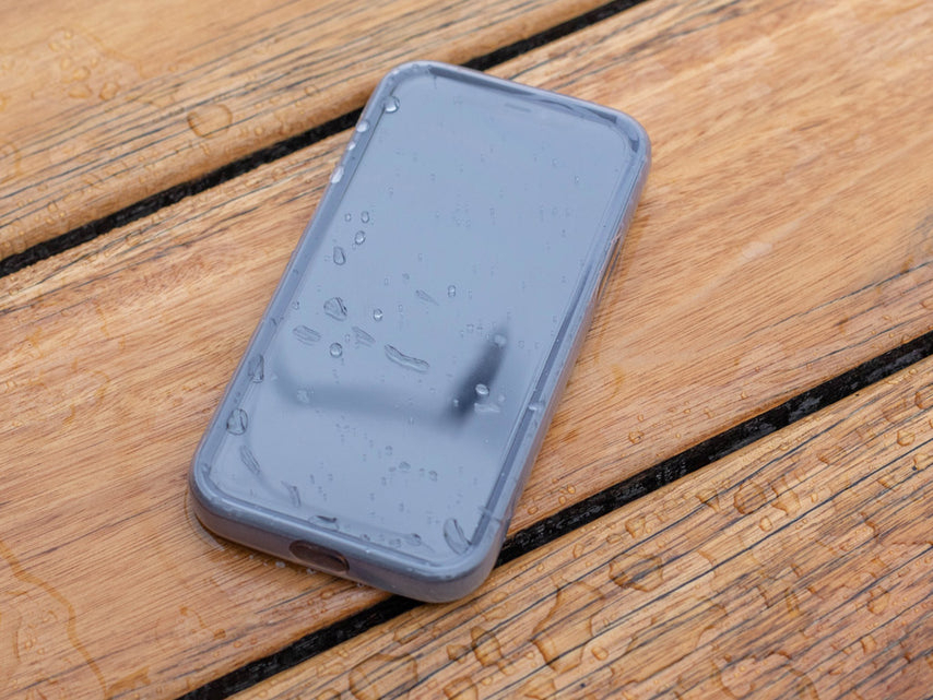 iPhone 12 / iPhone 12 Pro Outdoor Soft Cover Gummi Schutz Hülle Poncho (QLC-PON-IP12M) - Transparent