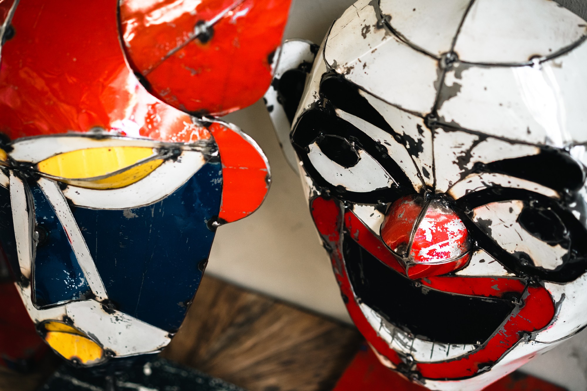 Maske 'Clown' aus Ölfässern, multicolor, H 54 cm, B 42 cm von fischer's lagerhaus