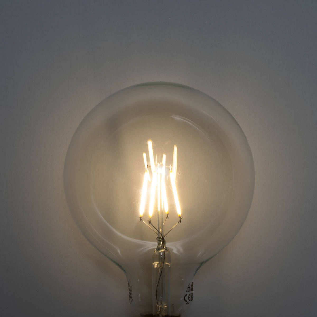 E27 3-staps dimbaar LED spiraal filament G125 4W 450 lm 3000K