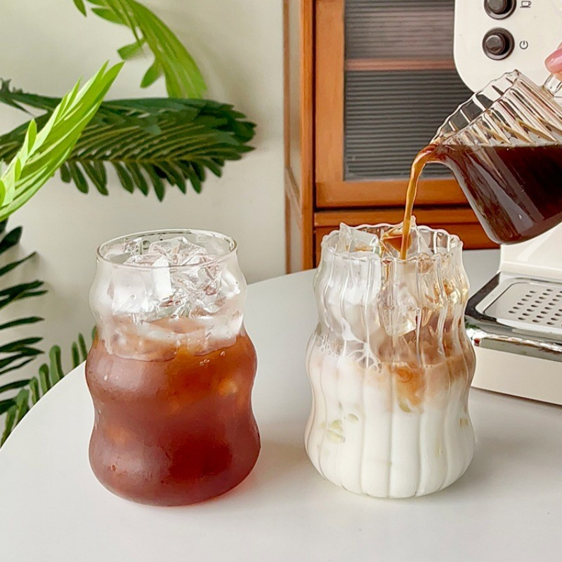 (500ml) Wellen Glas Gestreiftes Trinkglas Getränke Cup Becher für Iced Coffee / Cocktails / Softgetränke - Transparent