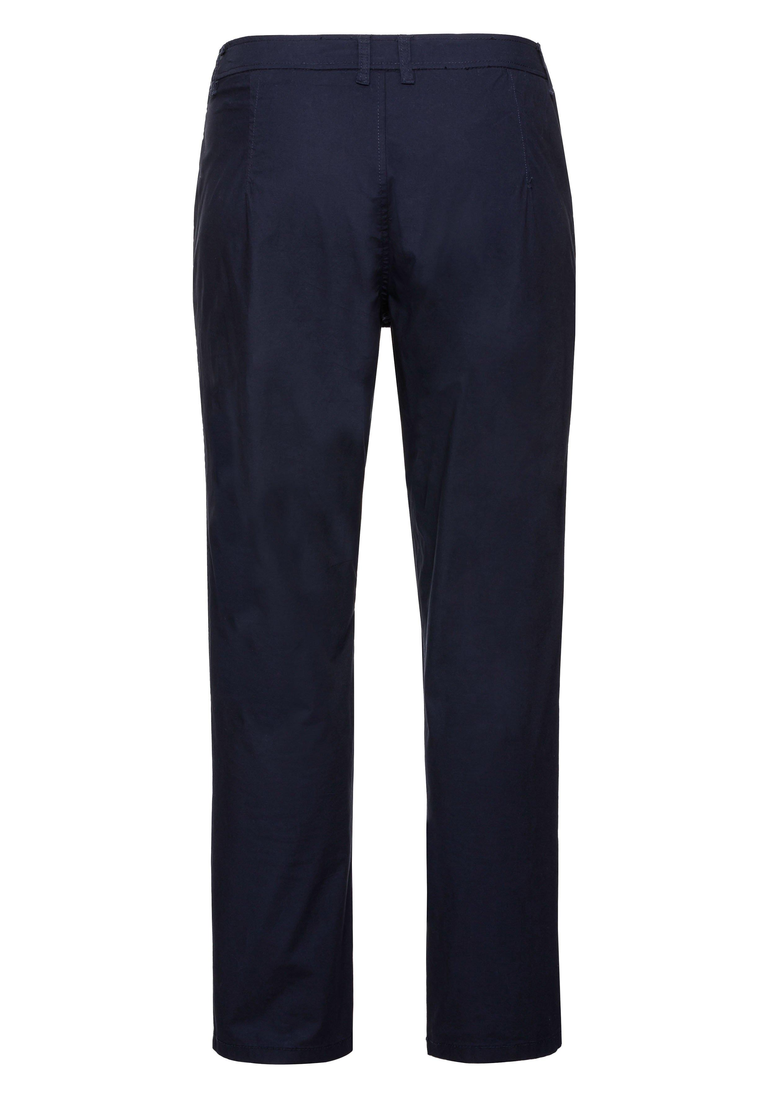 Schmal zulaufende Chinohose mit Bundfalten