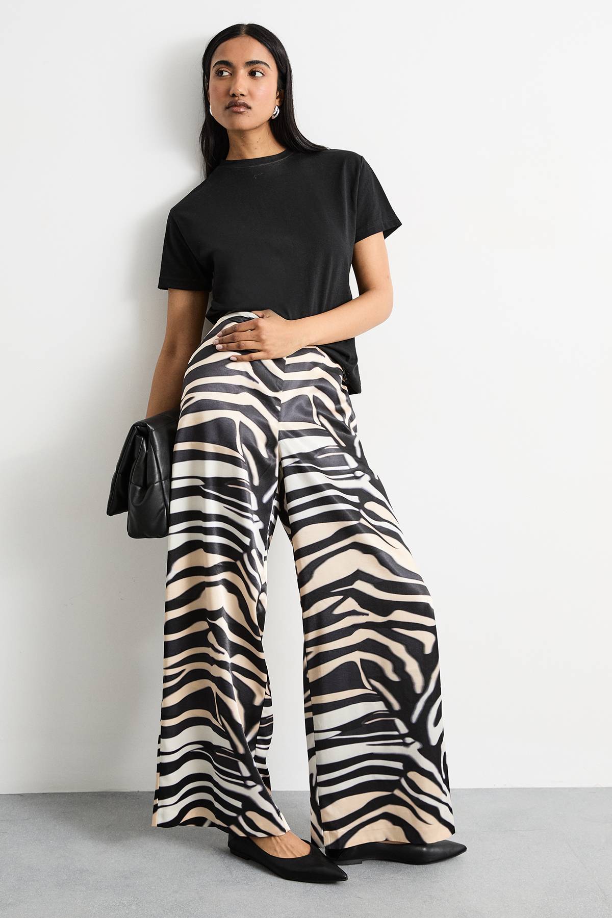 Warehouse Pantalon Tailleur en Satin Imprimé Zèbre