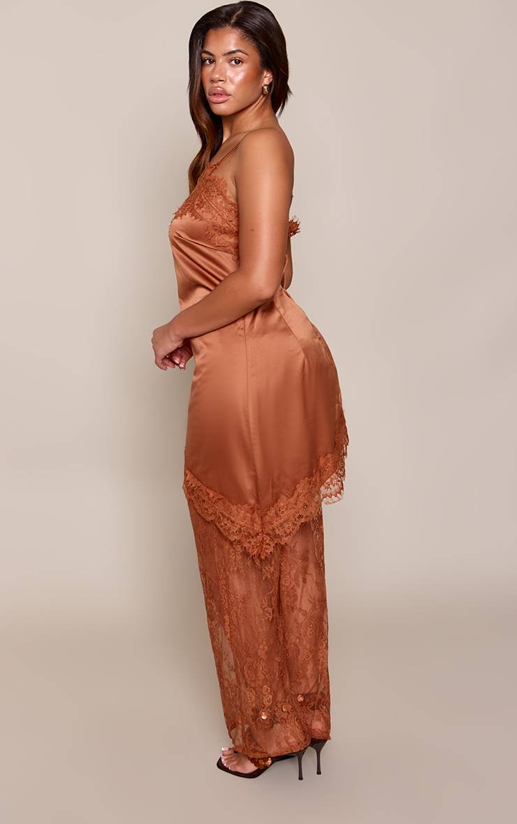 Marron Robe Asymétrique En Satin Et Dentelle Près Du Corps