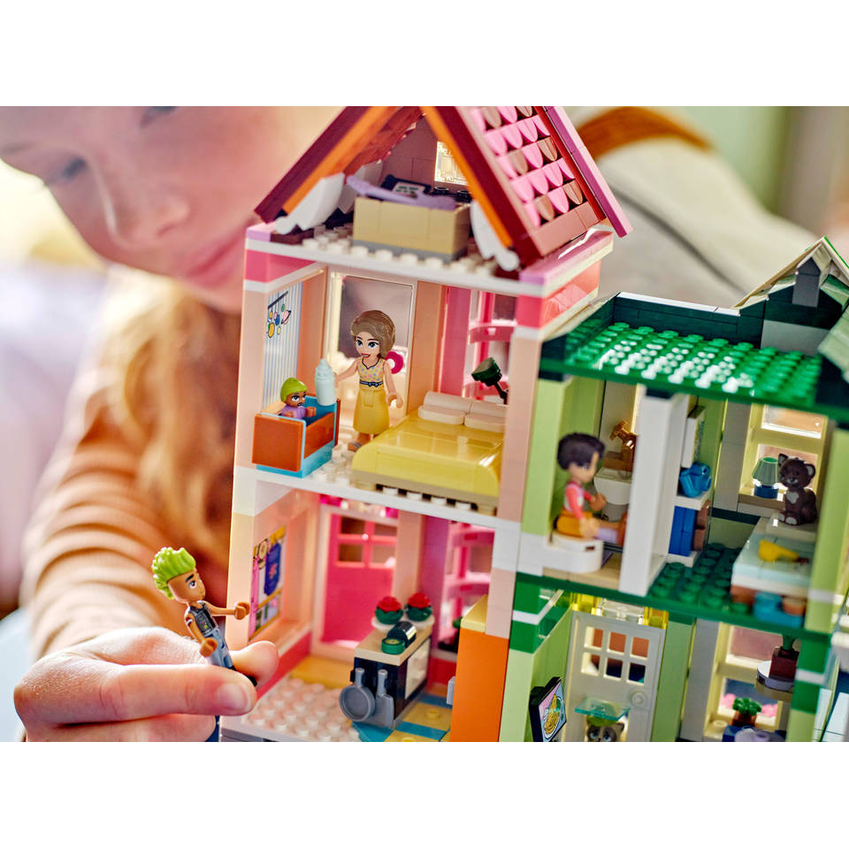 LEGO Friends Heartlake City appartementen en winkels 42670