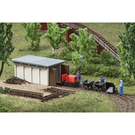 Auhagen Feldbahnsetattrappe mit Lokschuppen