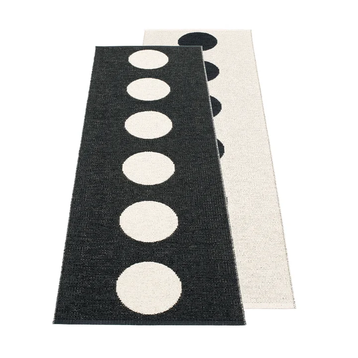 Pappelina - Vera Wendeteppich, 70 x 225 cm, black / vanilla