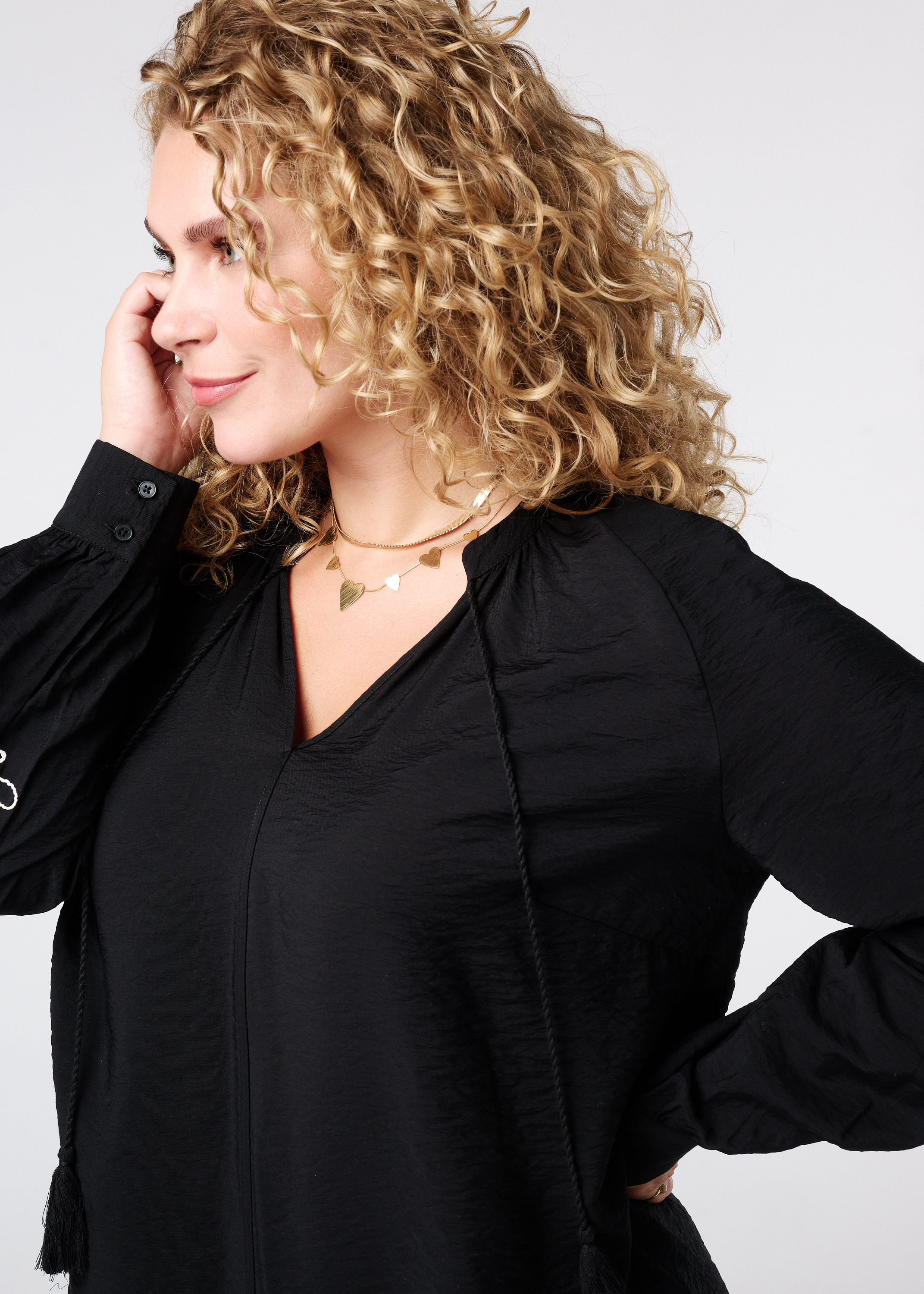 Blouse met borduursel op de mouwen Zwart