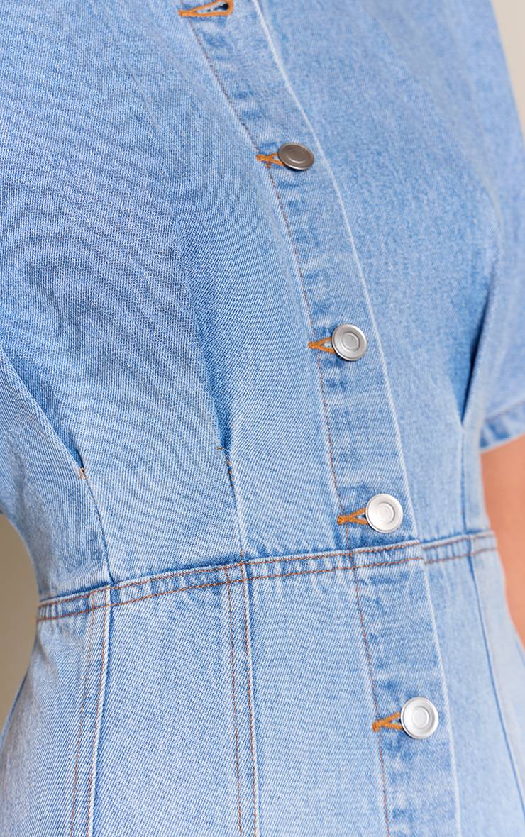 Bleu Moyen Délavé Robe En Denim À Basque Bleu Moyen Avec Détails De Coutures