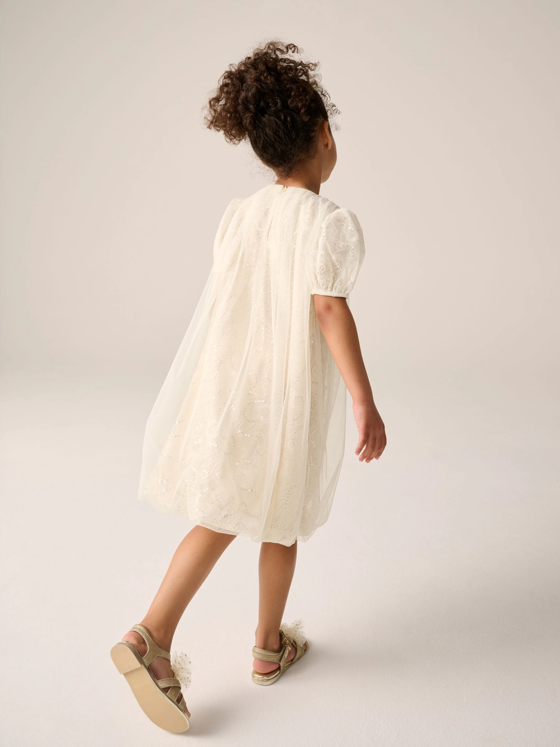 Baker by Ted Baker Crème jurk met Pailletten, kanten mesh en ballonzoom