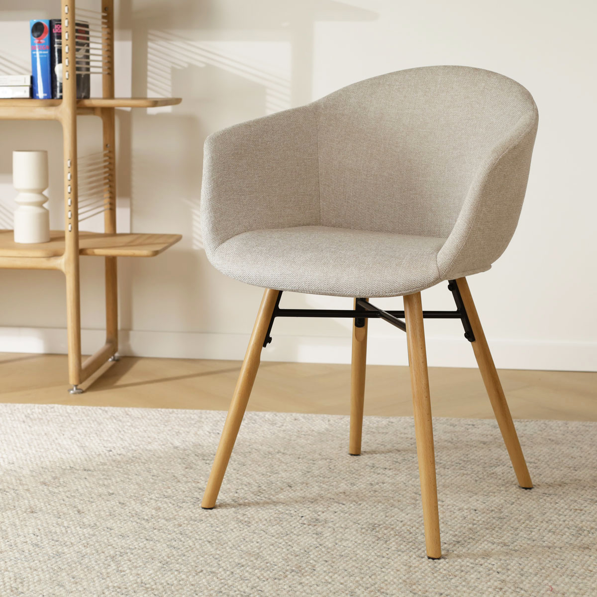 Eetkamerstoel Nena-Otis houten onderstel beige
