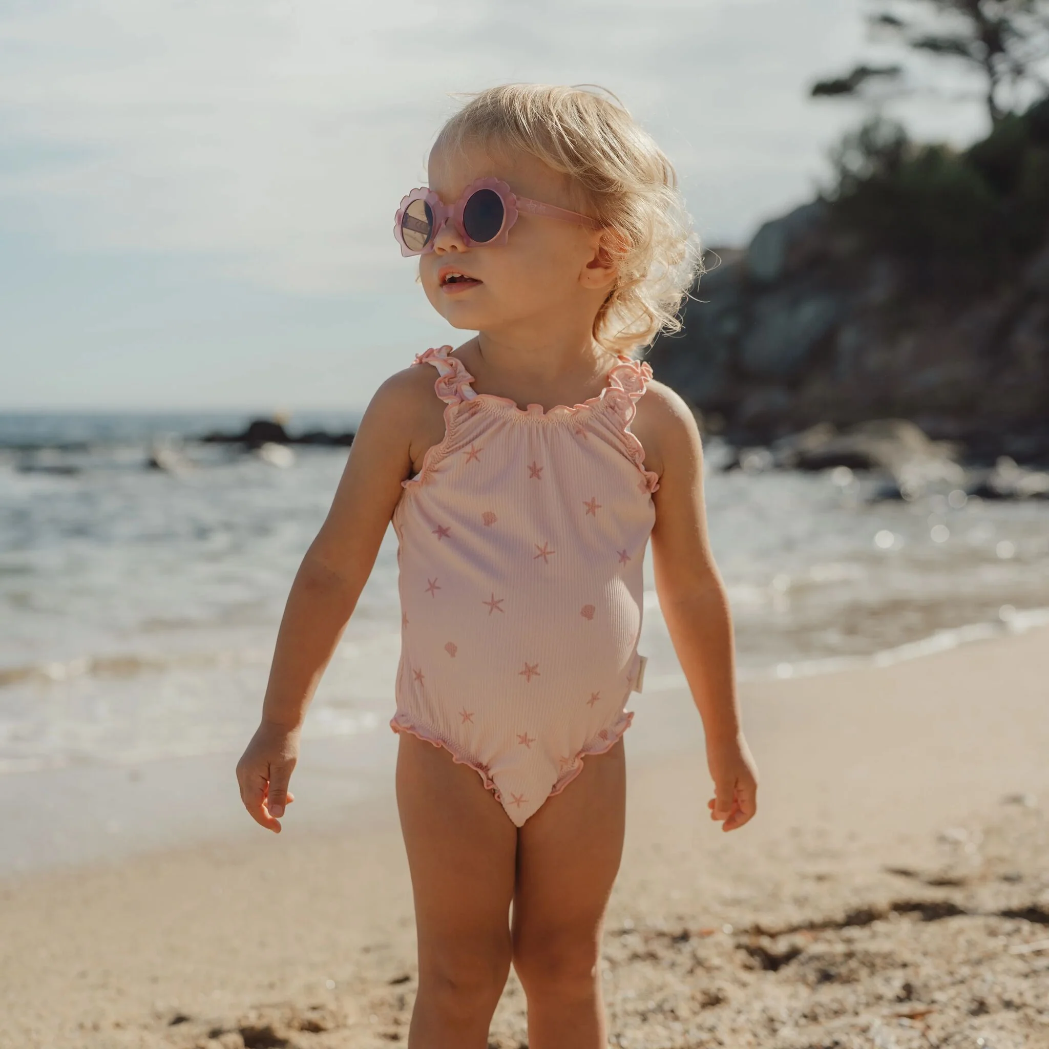 Roze badpakje met schelpjes & ruffles – comfortabel & handig