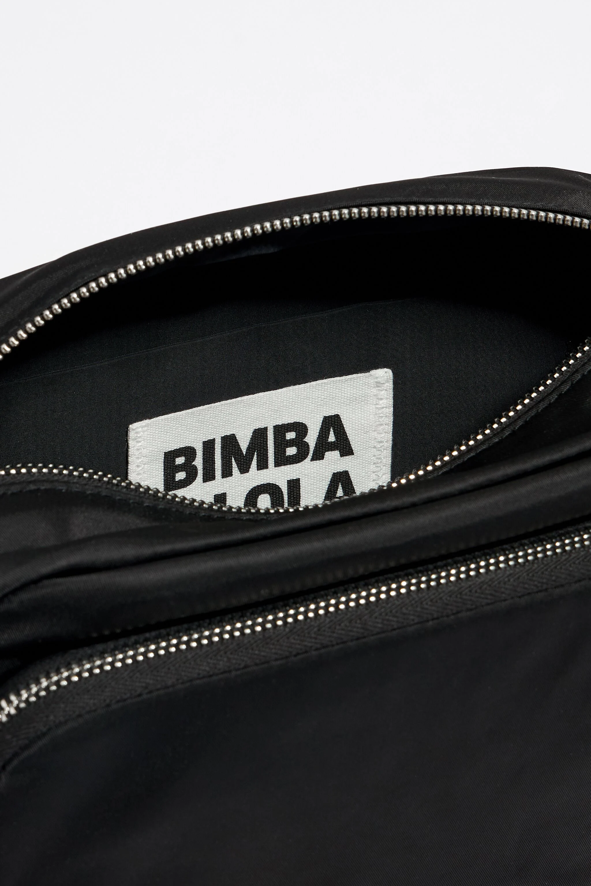 Bolsa de bolso média em náilon preto
