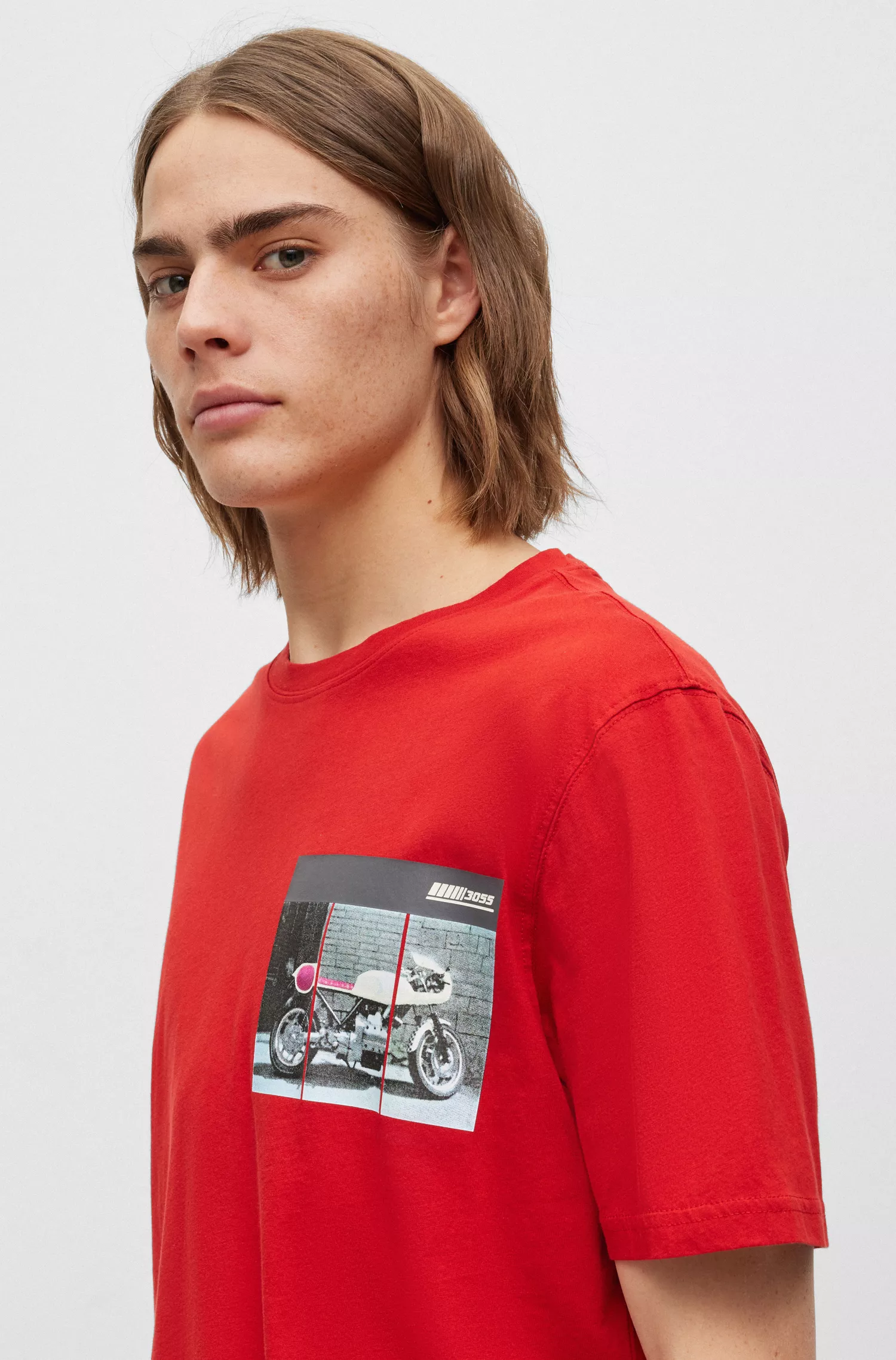 Camiseta BOSS laranja, modelagem relaxada, em algodão, com estampa de corrida de motos.