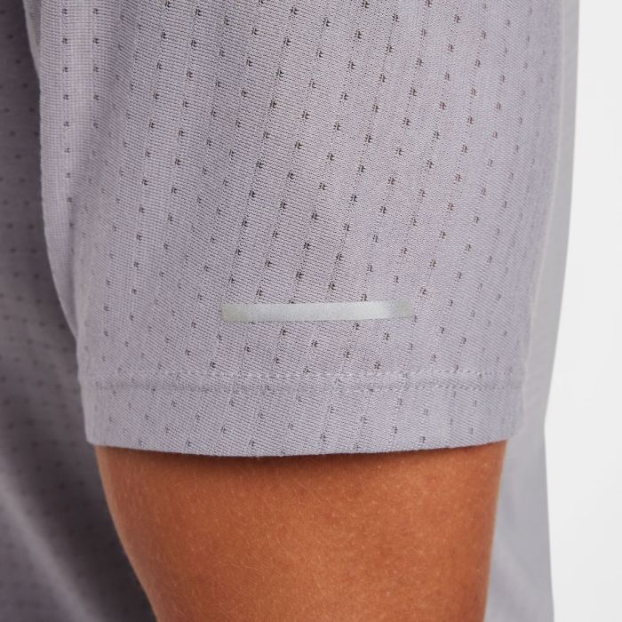 Nike Herre T-shirts Dri-FIT Solar Chase Short Sleeve Tee Grå