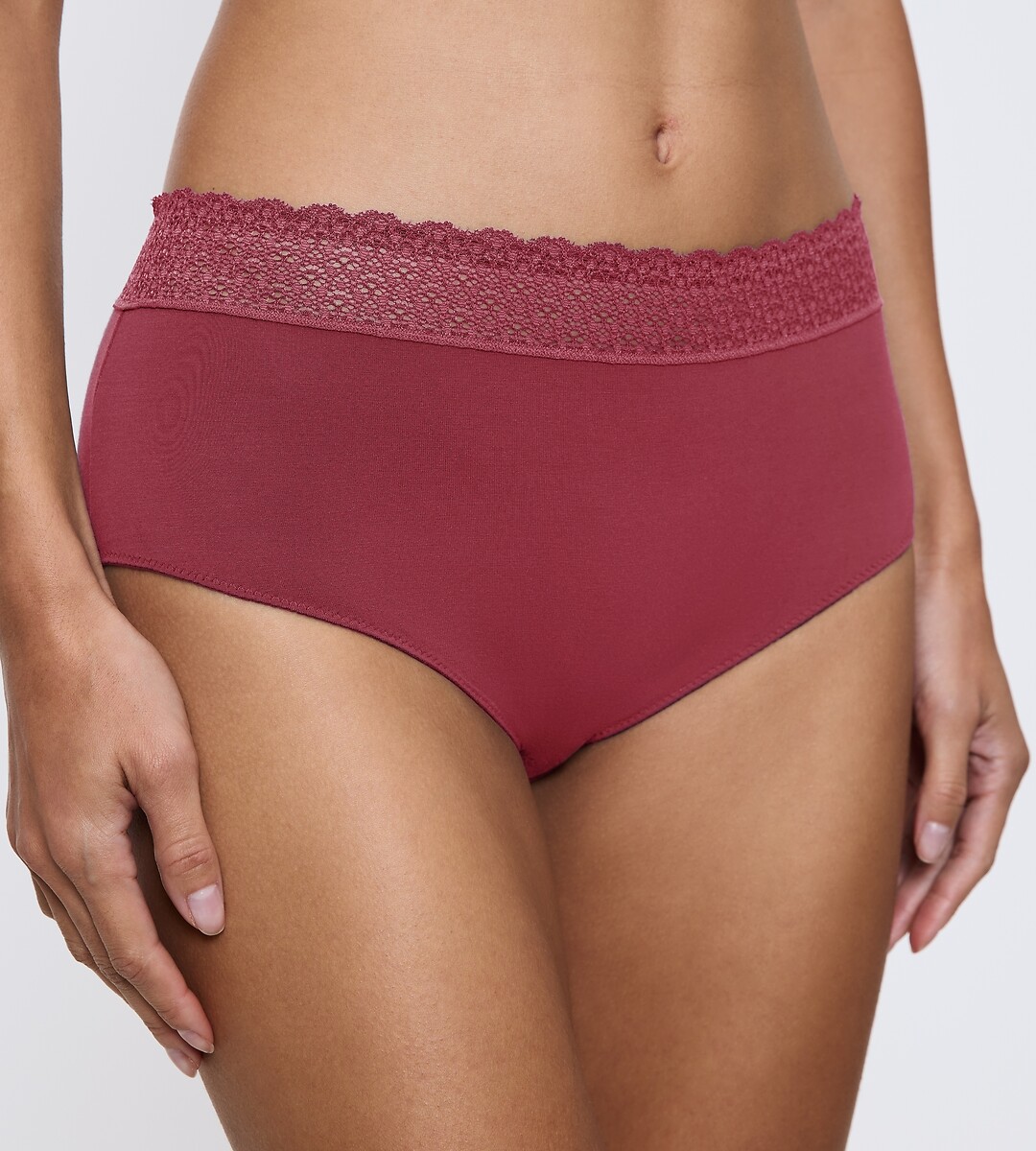 TRIUNFO<br>Sensação de moda em meia-calça
