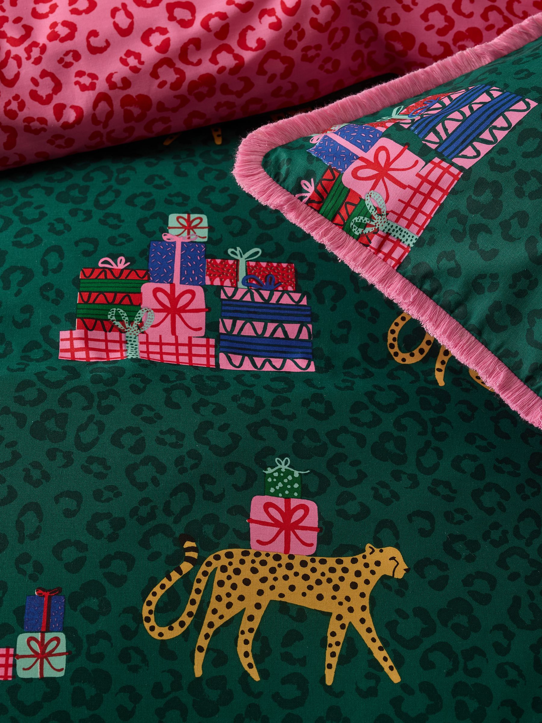Christmas Leopard Scene Reversible Duvet Cover and Pillowcase Set