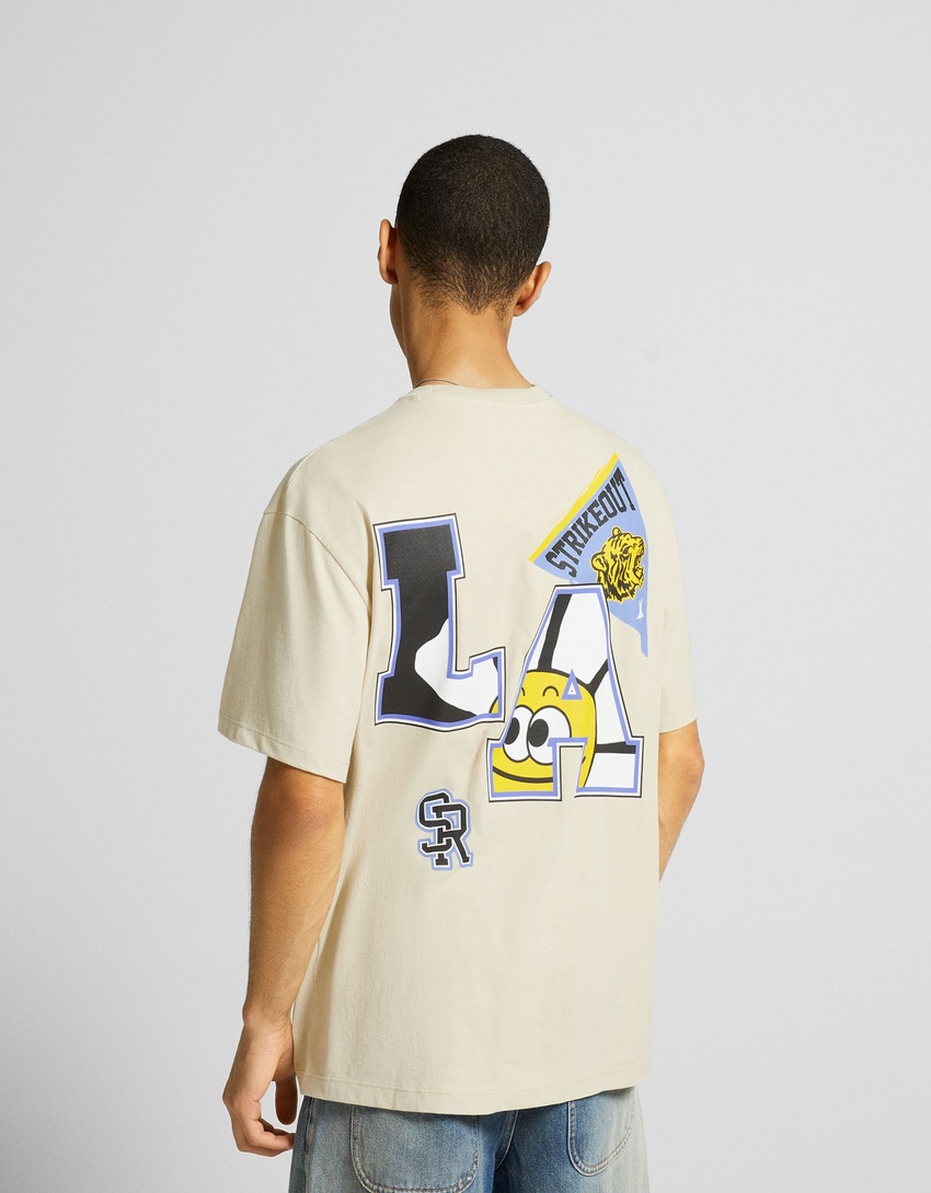 Camiseta de manga curta com estampa e modelagem quadrada