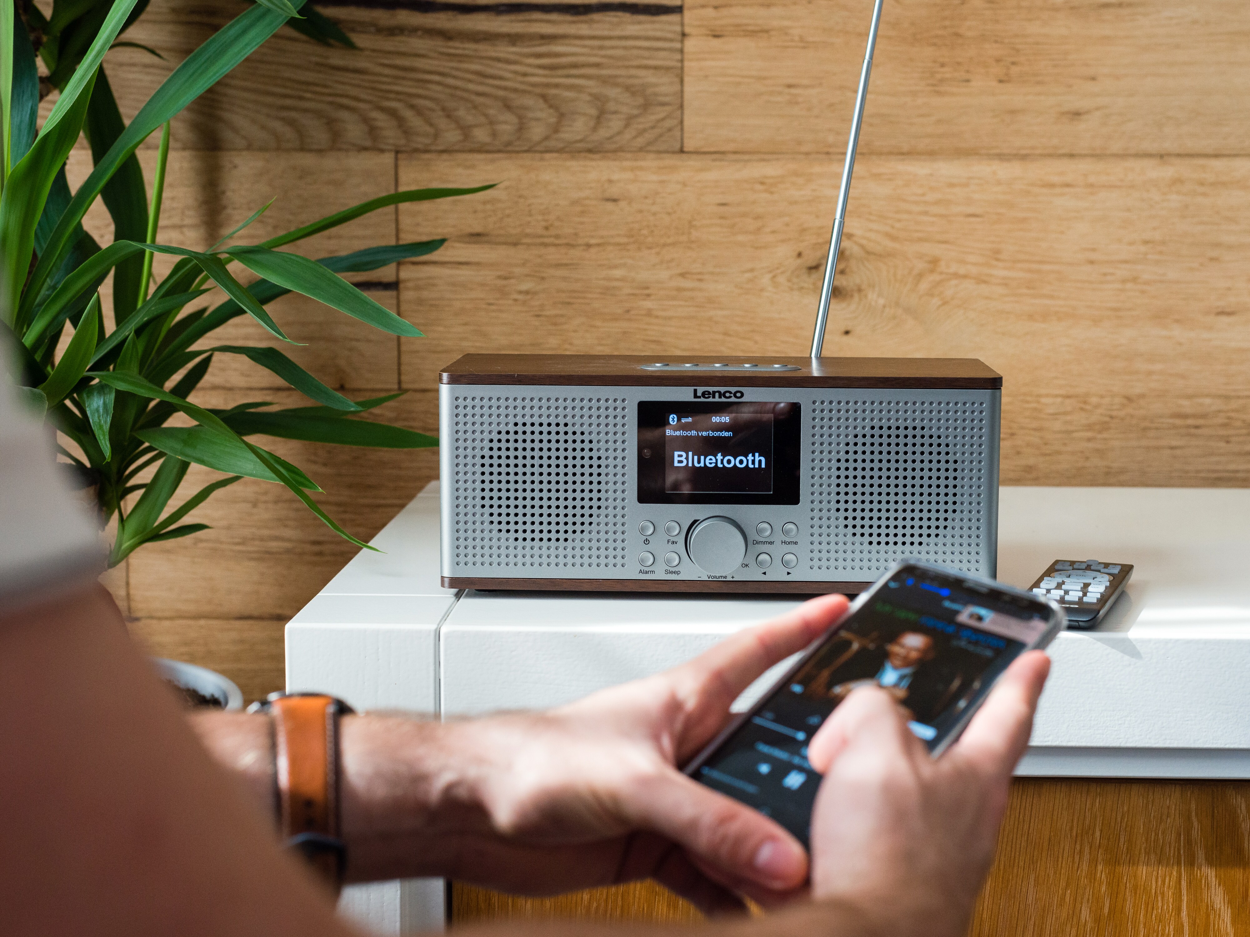 Lenco Internet-Radio DIR-170 mit DAB+/FM-Radio und Bluetooth