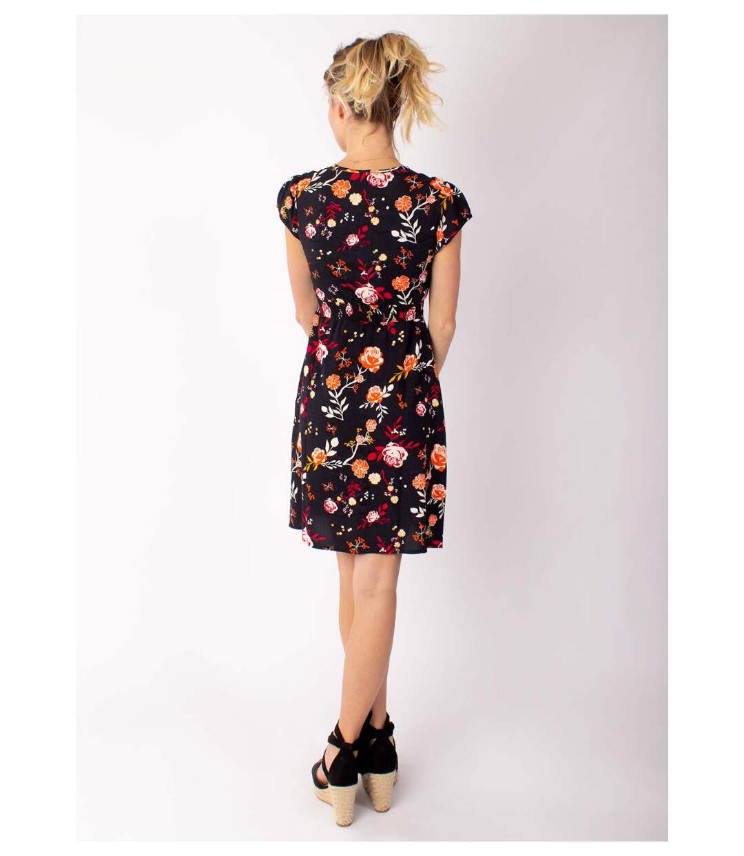 Robe courte cintrée TANIA imprimé fleuri noir Coton Du Monde
