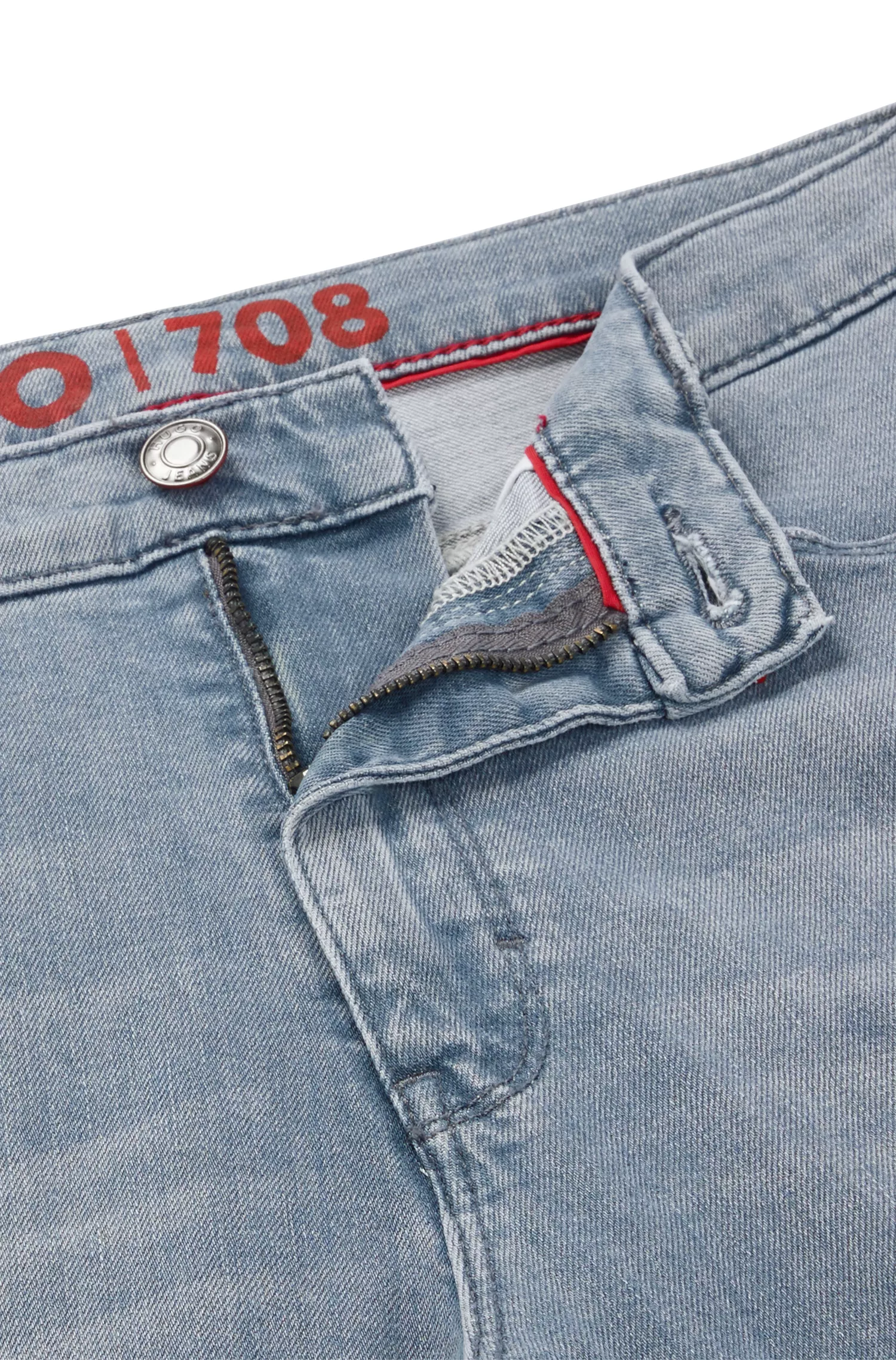 Calça jeans HUGO vermelha, corte slim, em denim cinza com elasticidade para maior conforto.