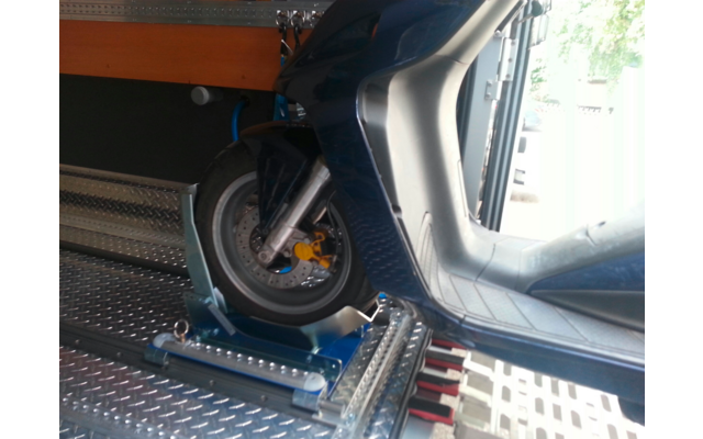 Moto Stand4 Slide