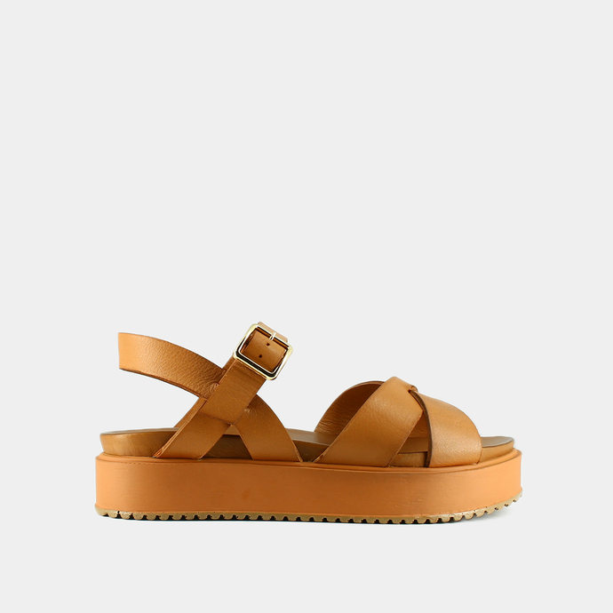 Sandales à plateformes et brides entrelacées  en cuir cognac