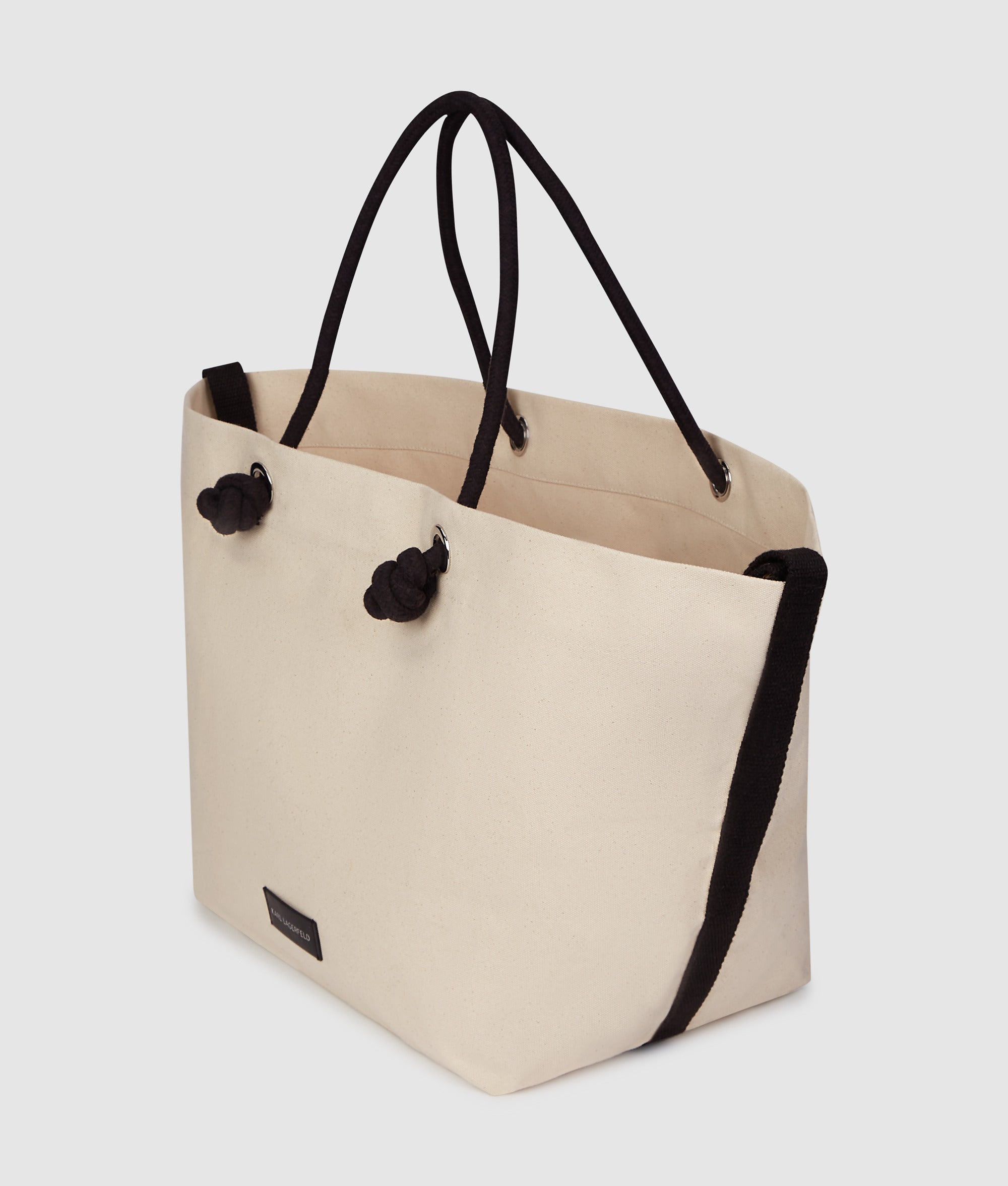Strandtas met Hotel Karl-embleem