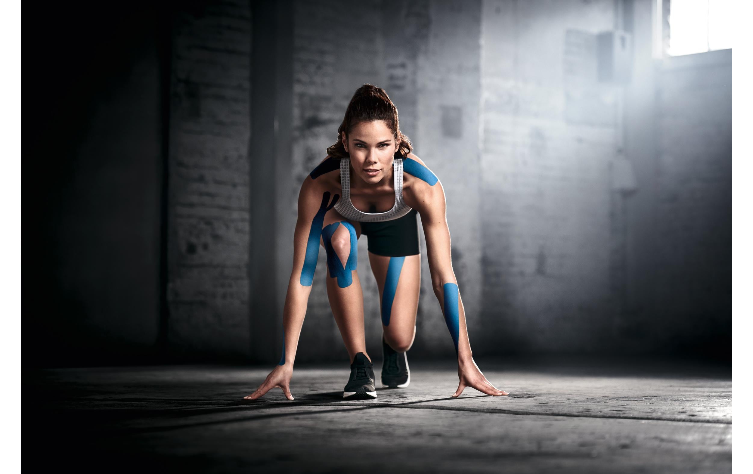 Hansaplast Kinesiologie Tape blau 5 cm x 5 mAtmungsaktives Physio-Tape für Sportverletzungen