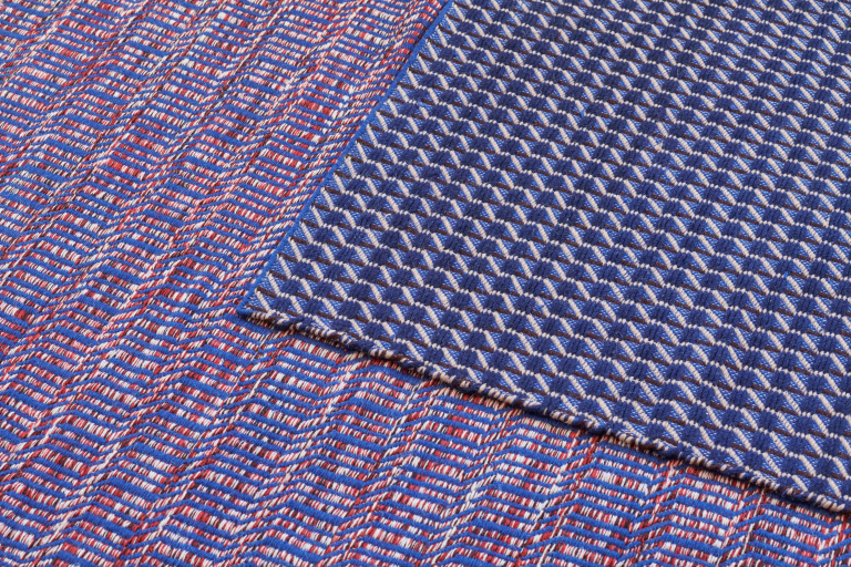 Hay Channel vloerkleed 60x200 blauw/wit