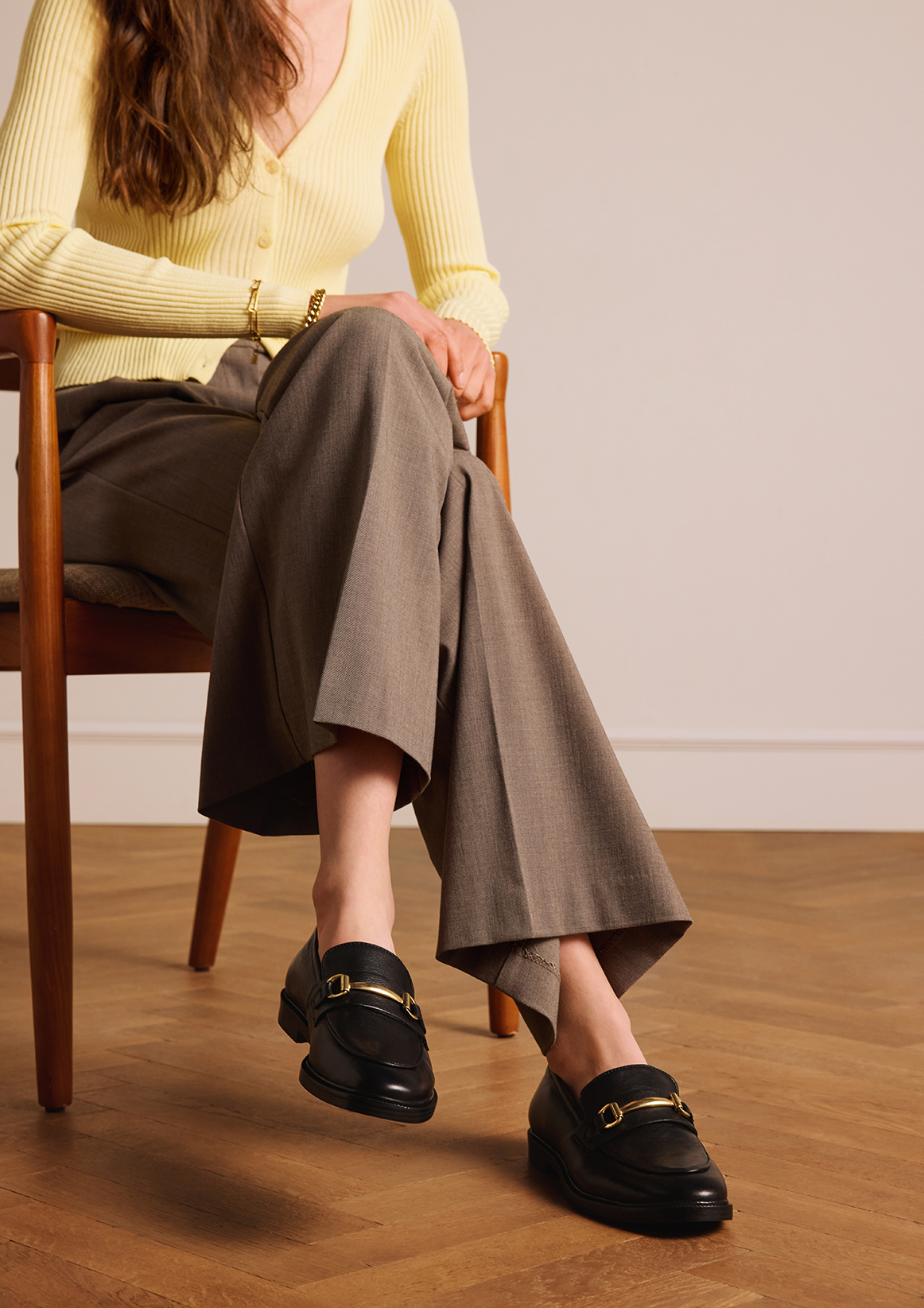 Zwarte leren loafers met goudkleurig detail