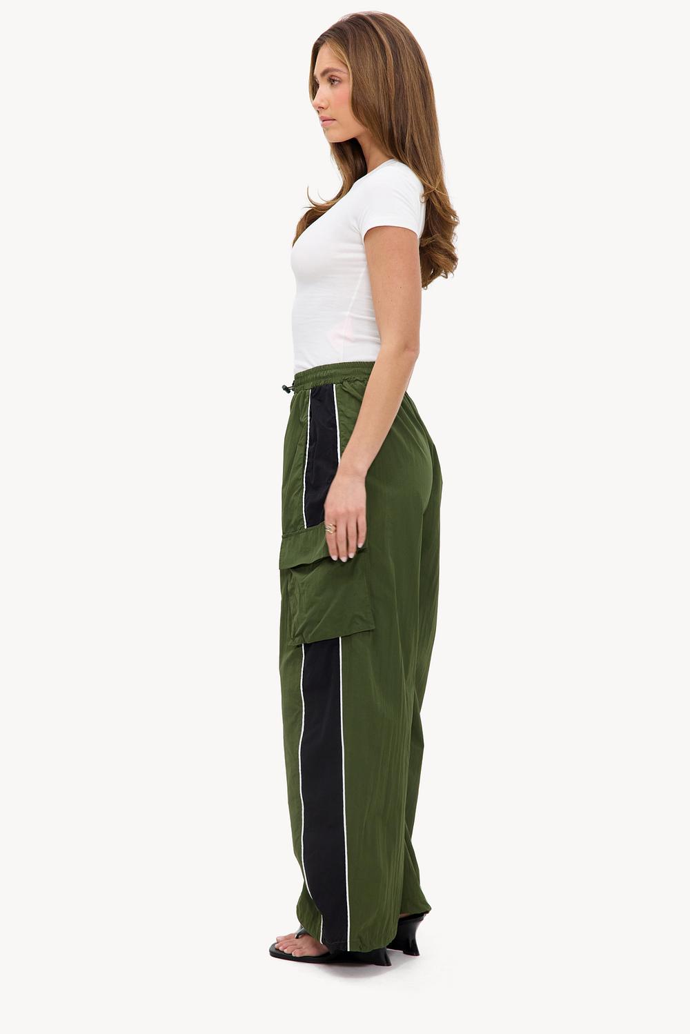 LIVING OUT LOUD - KHAKI