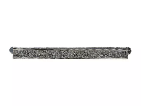 Plateau en métal repoussé argenté 33x18x3h