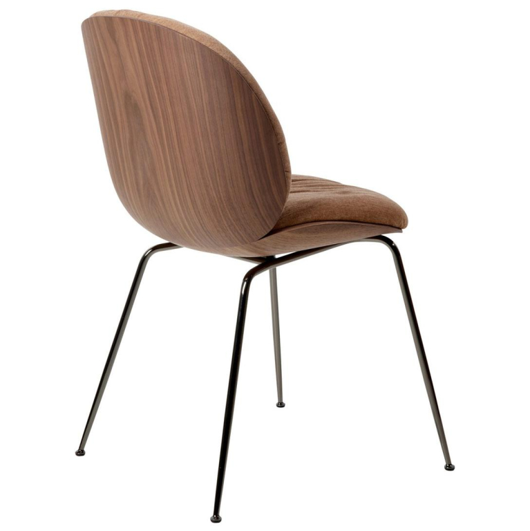 Gubi Beetle eetkamerstoel met zwart chroom onderstel, Veneer Shell