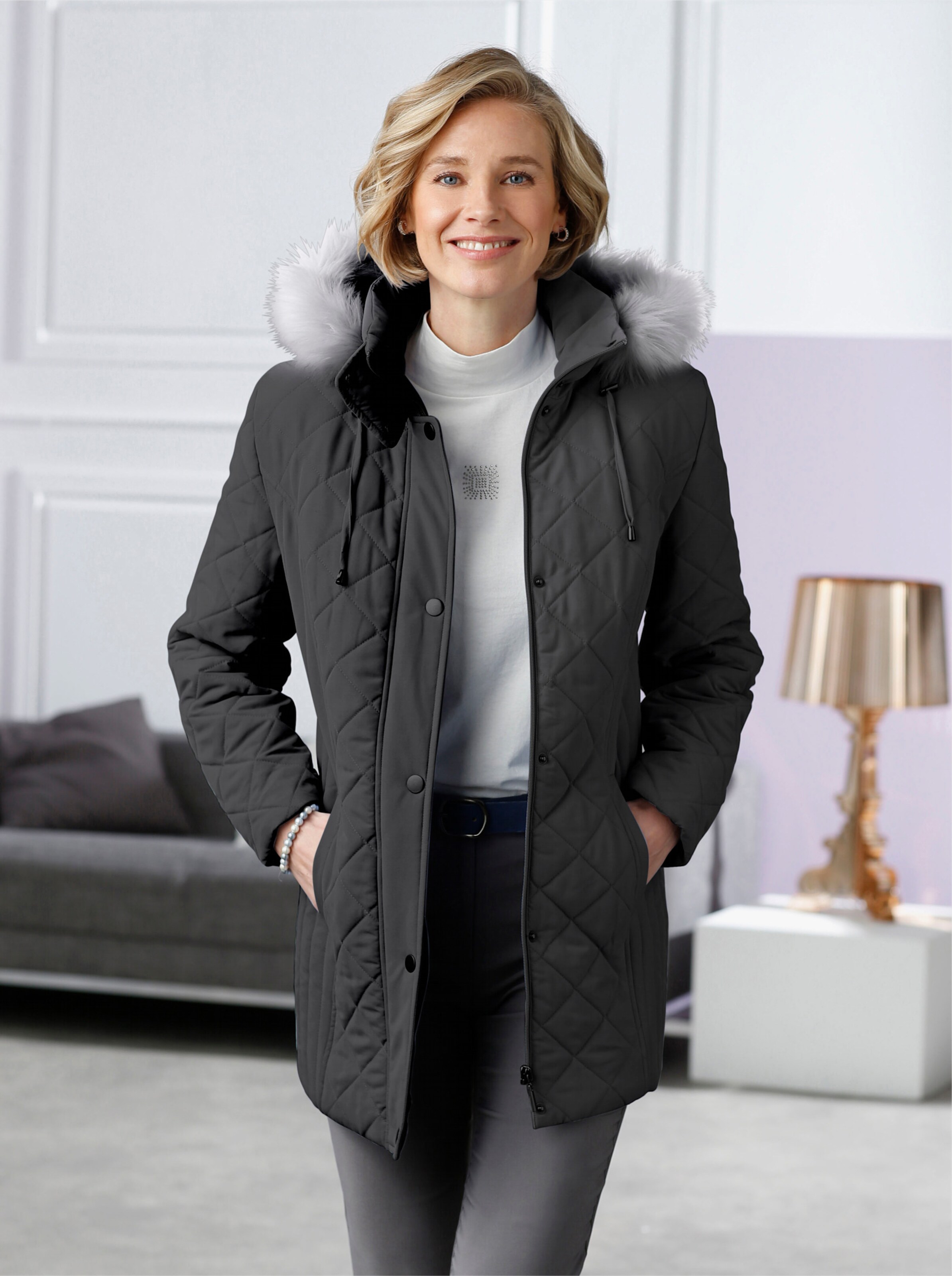 Steppjacke mit abnehmbarer Kapuze