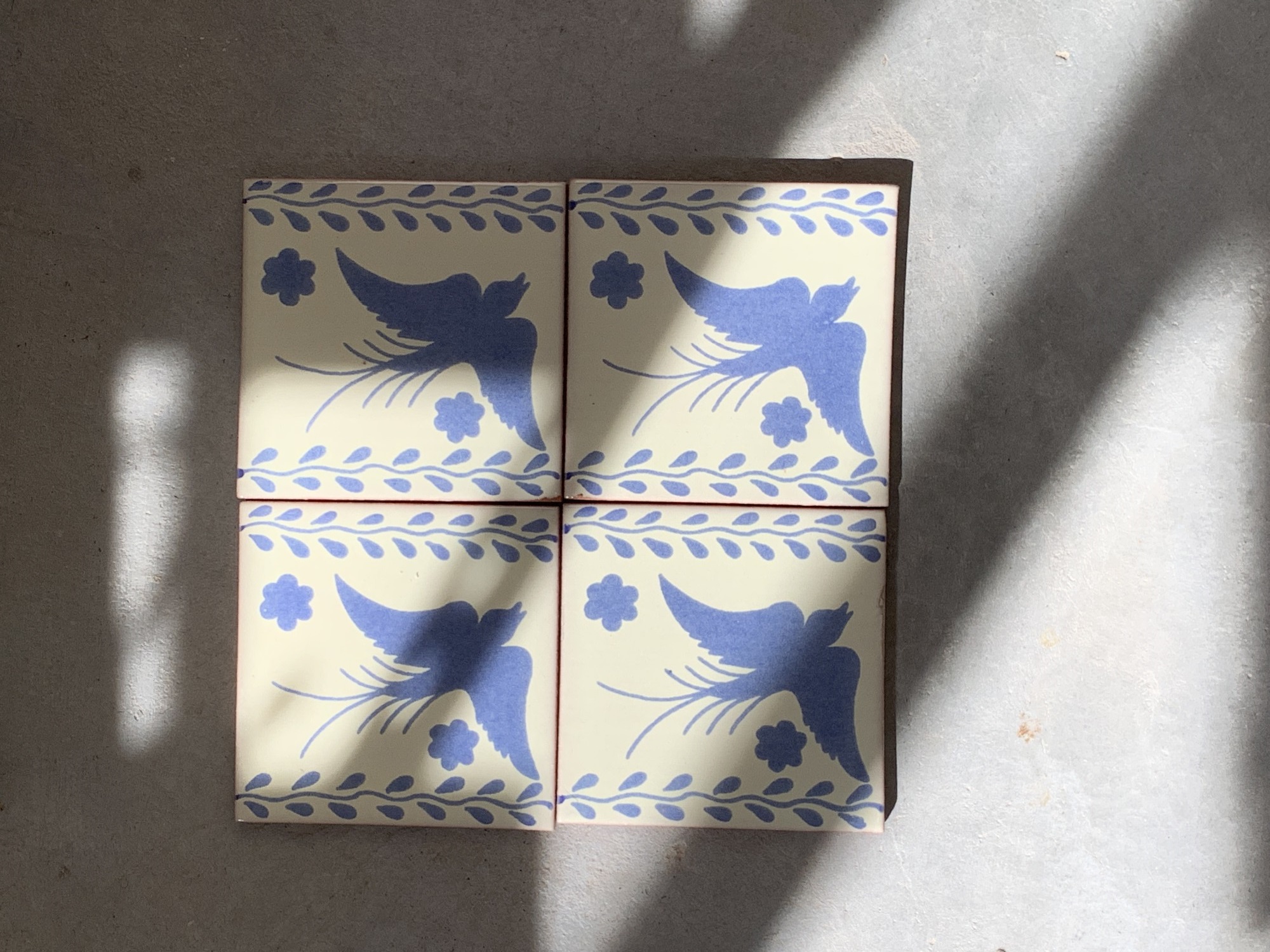 Kachel 'Tragar', blau, weiß, T 10 cm, B 10 cm, H 0,5 cm von fischer's lagerhaus