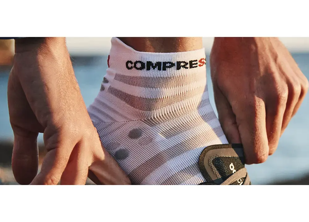 Compressport Pro Racing v4.0 Ultralight Run Low Compressiesokken Blauw/Geel