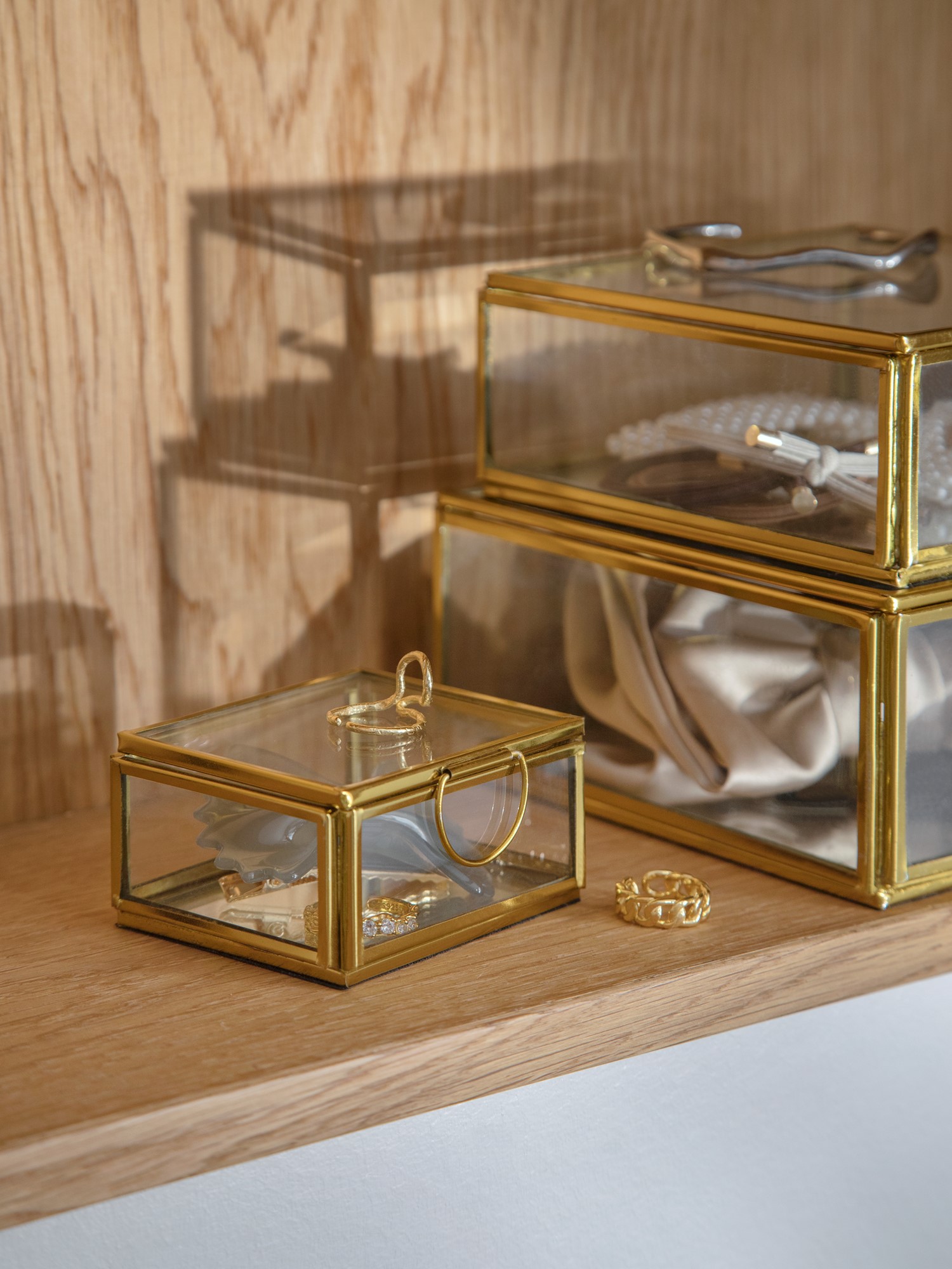 Smykkeskrin | Glas/messing. 6 x 7,5 x 4 cm. | Brass