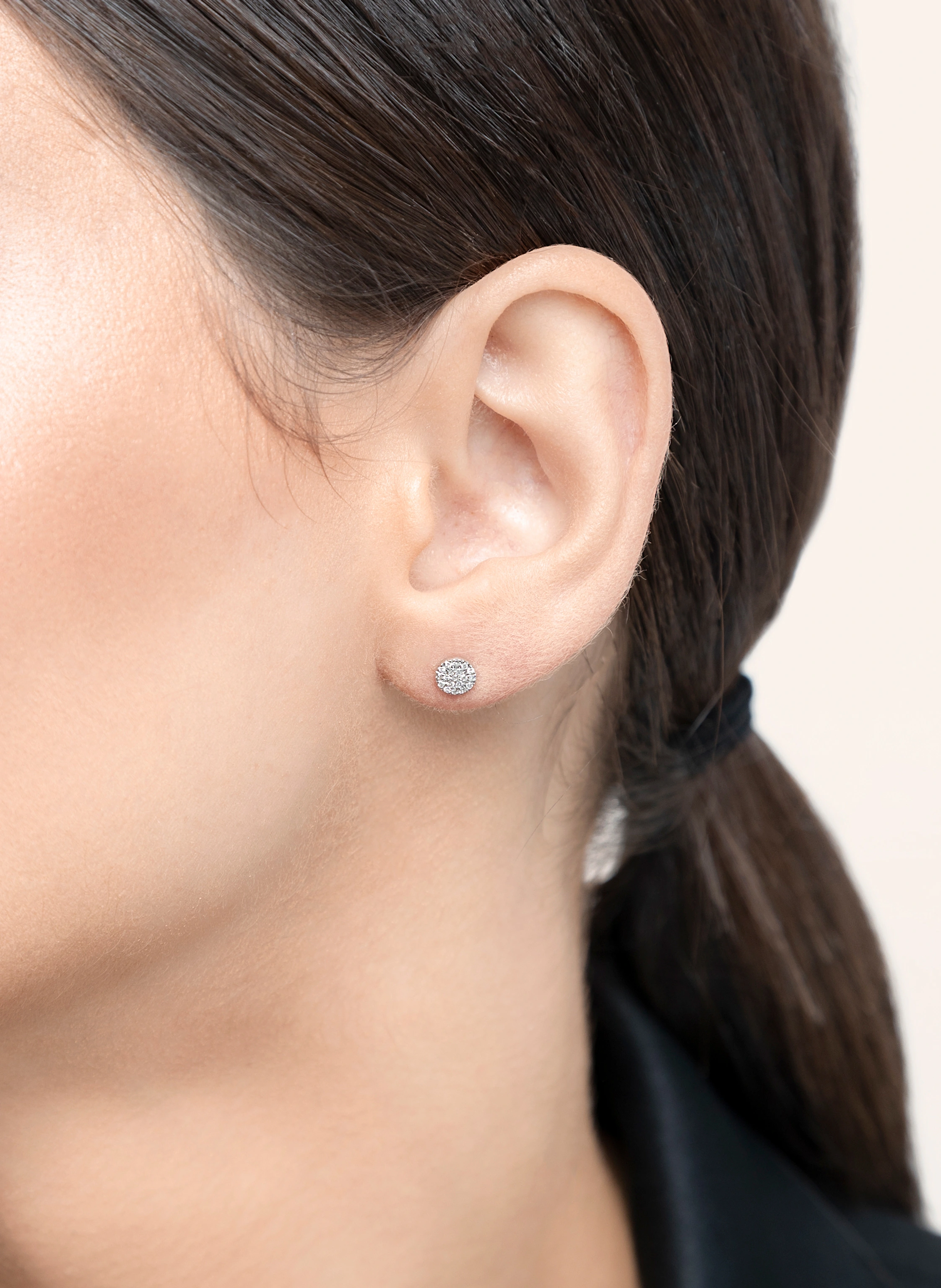 Leaf Ohrstecker PAVÉ aus 18 Karat Weißgold mit Diamanten