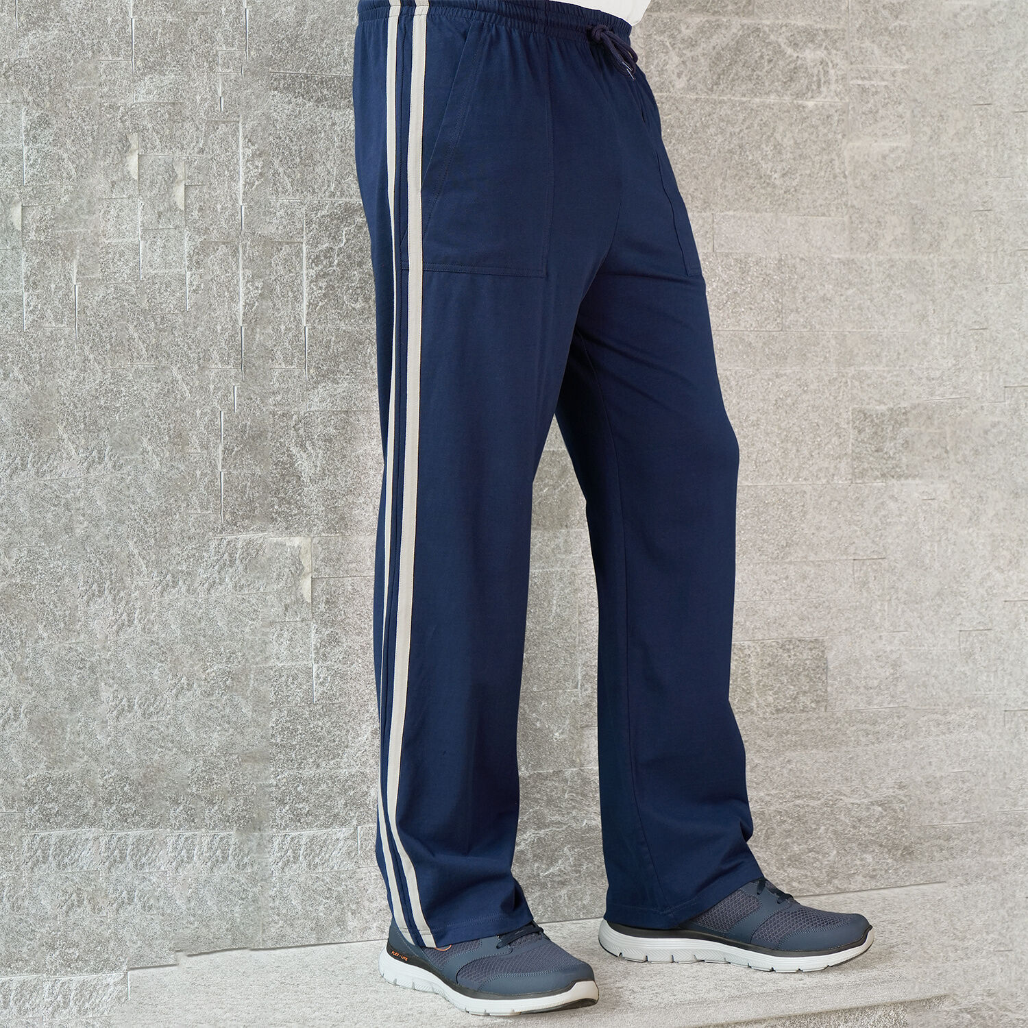 Freizeithose mit seitlichem Streifen