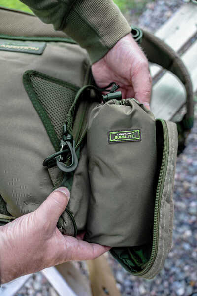 Sac de pesée Korum Supa Lite Weigh Sling (Sac anti-odeur inclus)