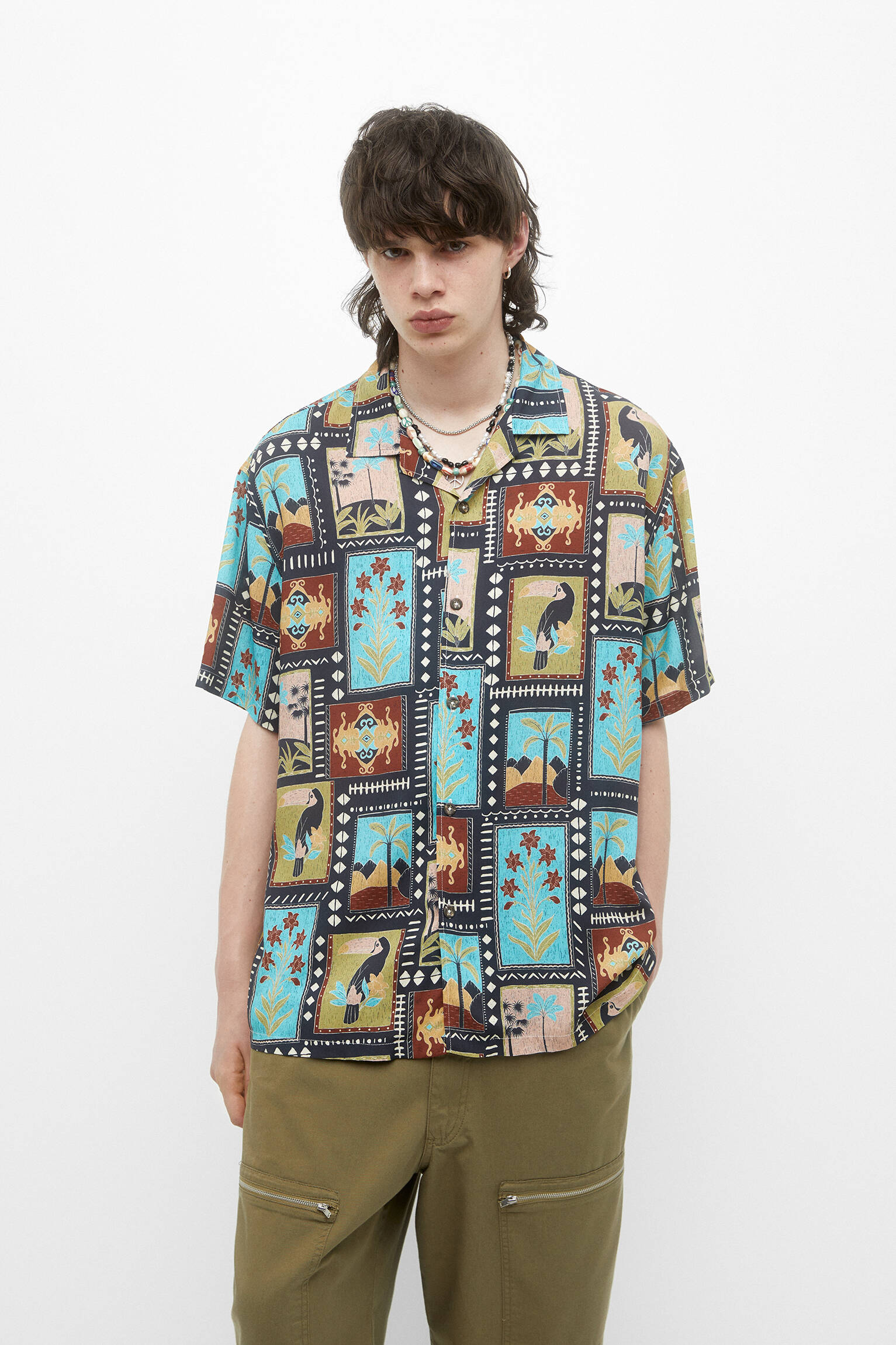 CAMISA ESTAMPADA DE MANGA CURTA - PRETA